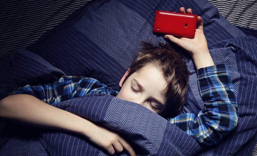 4 razones para apagar los celulares de los niños